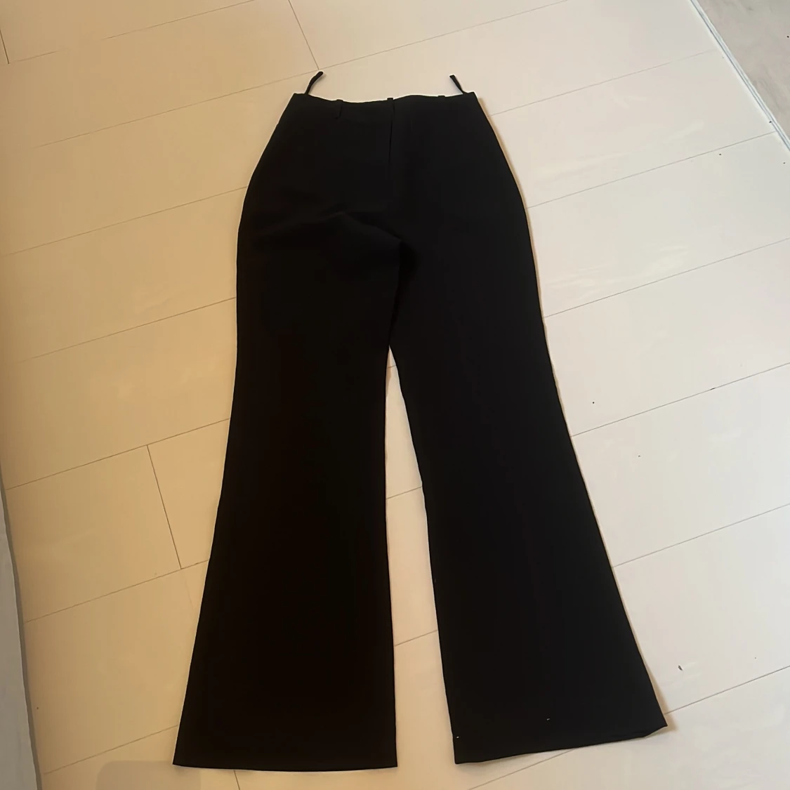 Svarta bootcut byxor Red or Yellow - 1