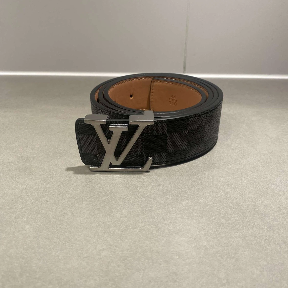 Louis Vuitton rutig svart skinnbälte