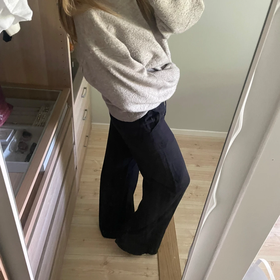 Svarta vida linnebyxor med snörning - 1