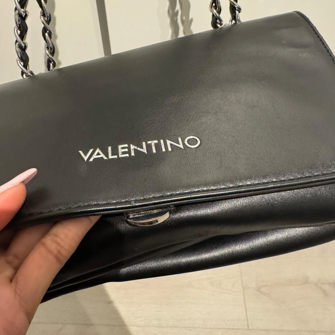 Svart axelväska från Valentino - 2