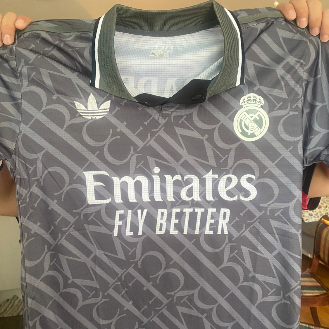 Real Madrid Mbappé grå fotbollströja