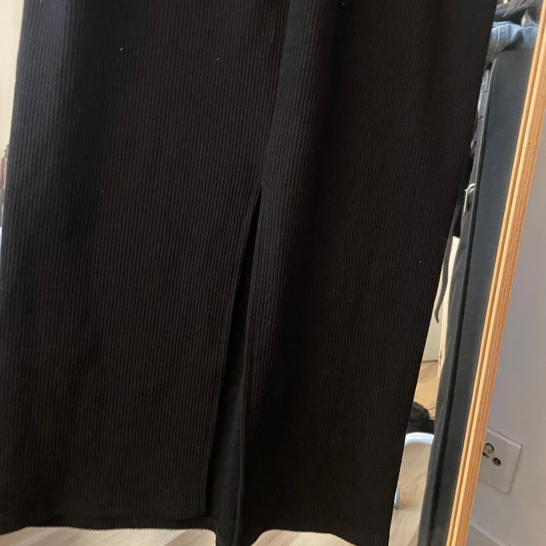 Svart offshoulder klänning från H&M - 3