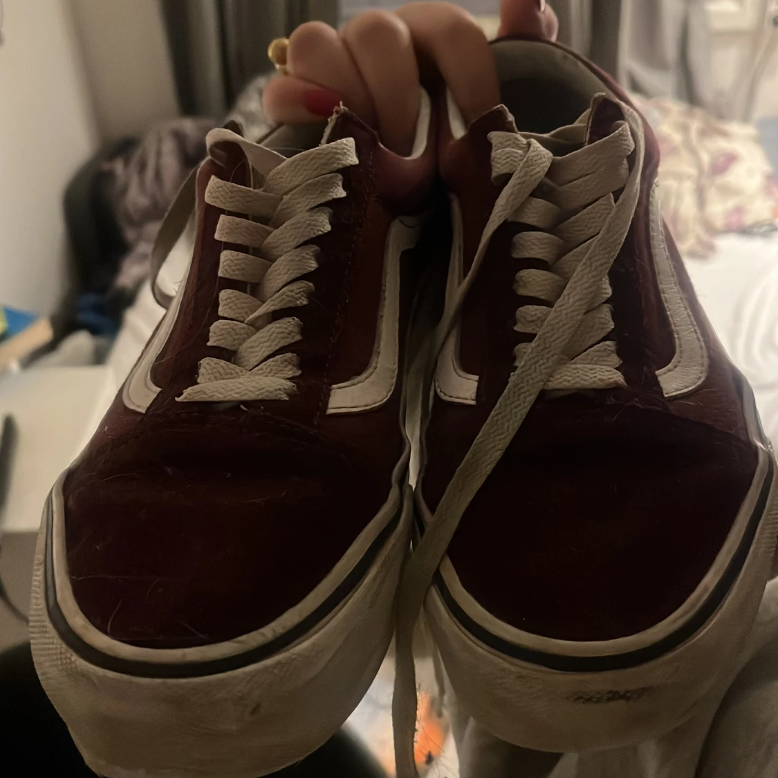 Vinröda sneakers från Vans - 1