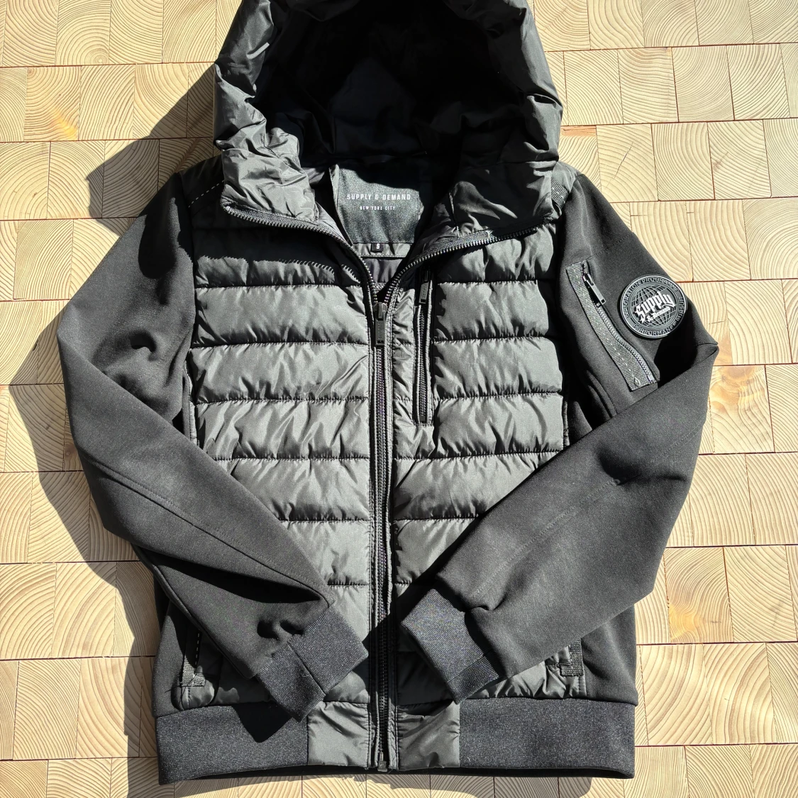 Svart cardigan från Supply & Demand