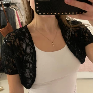 Spets bolero - Spetsbolero med glitter/paljetter🪩