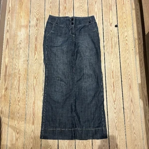 Baggy vintage jeans - Mörkblå oversized tyg byxor! Storlek L, oanvända. Längd: 107cm midja: 42cm benöppning: 28cm