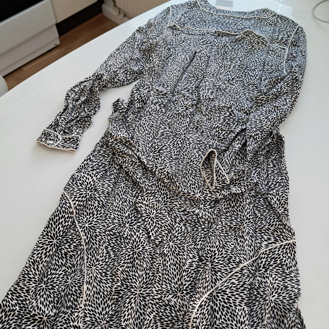 Svartvit klänning från Part Two - 3