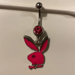 navelpiercing  - Fin navigering 