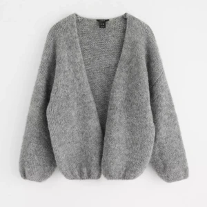 Stickad kofta - Jättefin och populär kofta från Lindex! Säljer då den inte kommer till användning, storlek XS/S💞