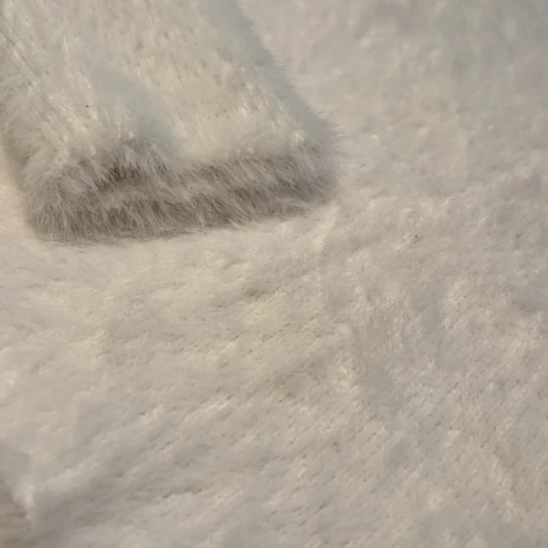 Vit fluffig tröja - 3