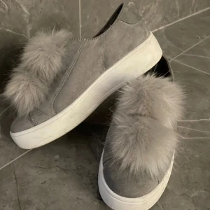 Steve maden skor  - Säljer skor i bra skick från Steve Maden som är använda fåtal gånger! Skriv vid frågor eller funderingar, kan tänka mig att sänka priset vid snabb affär!!🥰🌟 