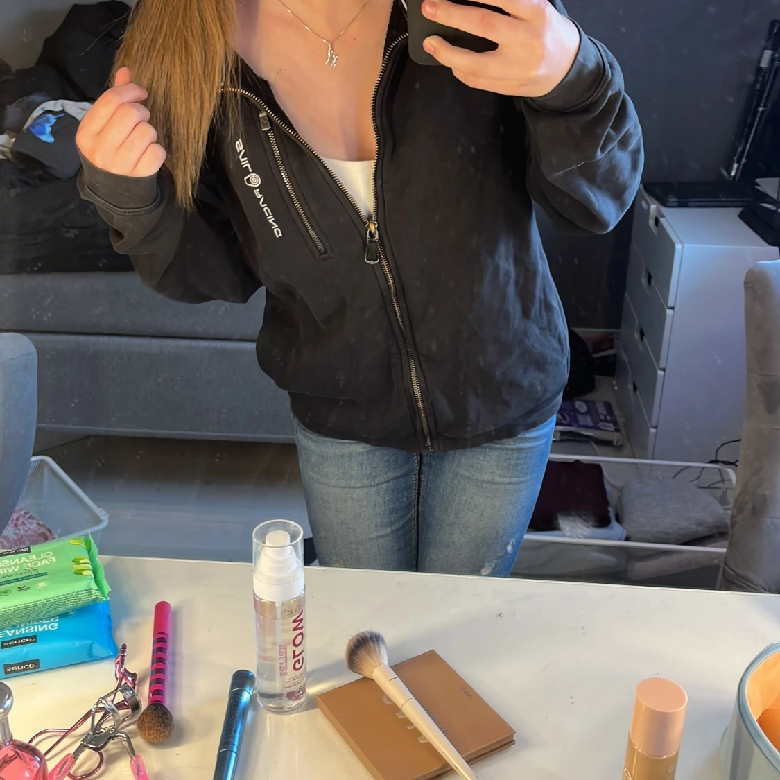 Svart hoodie från Sail Racing med dragkedja