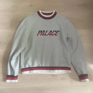 Palace sweatshirt - Place sweatshirt, passar M/L.