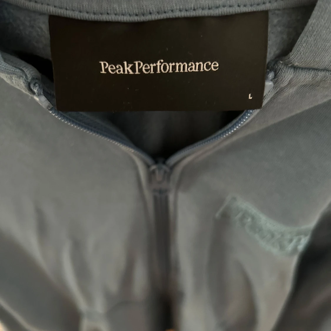 Blå hoodie från Peak Performance - 1