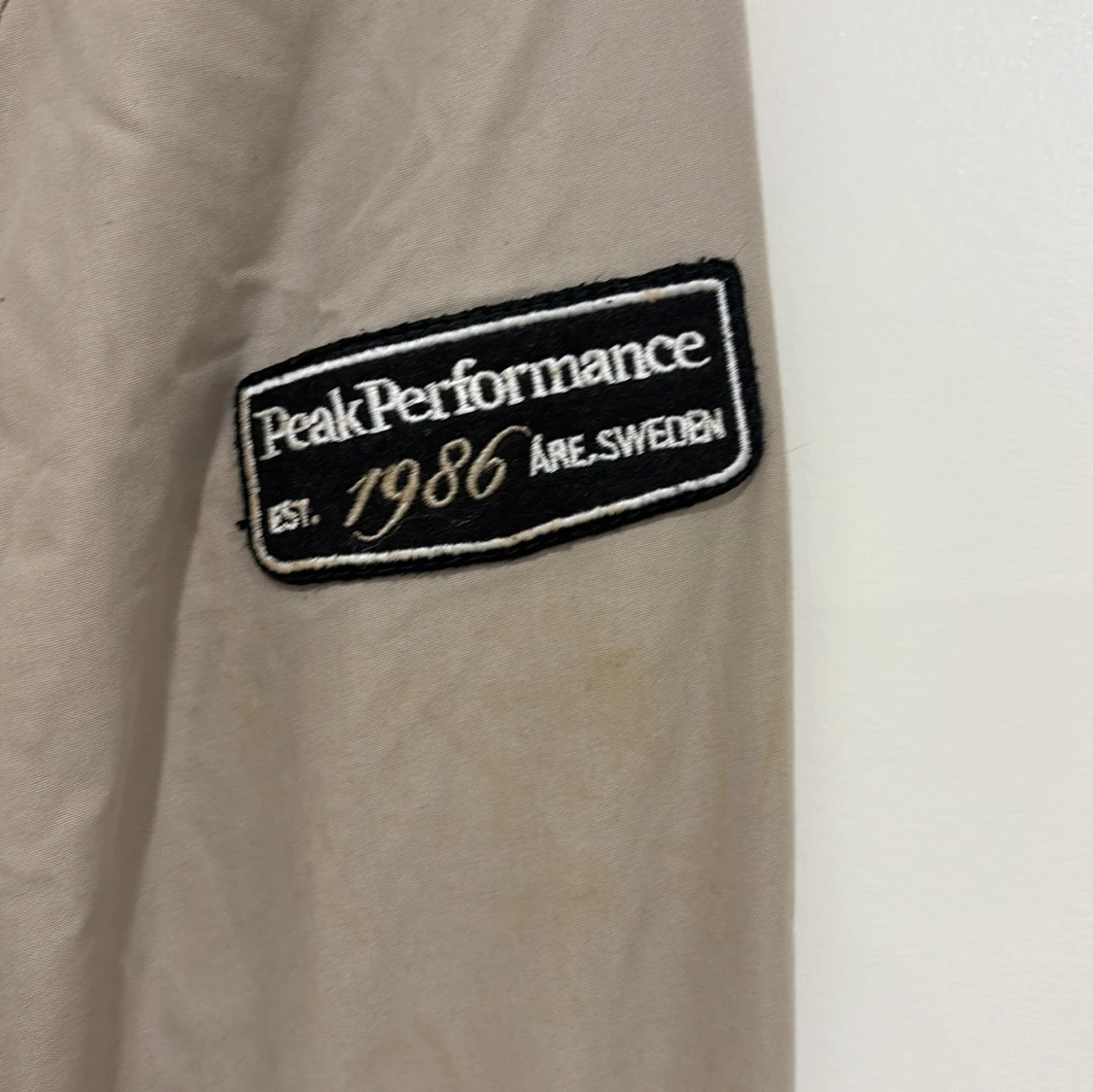 Beige jacka från Peak Performance - 1