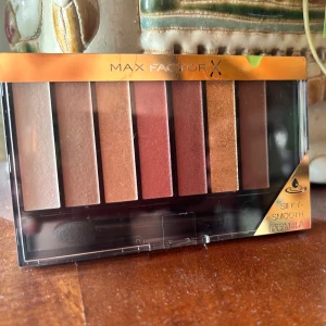 Max Factor Masterpiece "Golden nudes" palette! - Max Factor Masterpiece "Golden nudes" palette! 6,5 g. Oanvänd!