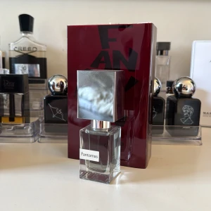Nasomatto fantomas - Hej! Säljer nu min Nasomatto fantomas. Flaskan är använd till 29/30ml så nästan helt ny. Har kvar original lådan, sleeve och rese korken. Nypris på denna ligger runt 1500 men säljer den nu för 1200kr! Skriv vid funderingar eller frågor! 😊 