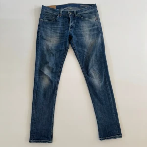 DONDUP GEORGE JEANS  - Dondup George Jeans - Tecken på användning: minimala - Nypris 3500kr - Storlek 34 - deluxecloset