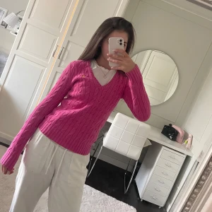 Ralph Lauren sport - Rosa Ralph Lauren tröja. Jättebra skick. Stl xs. Använd få gånger. Materialet har förändrats då den har blivit tvättad 