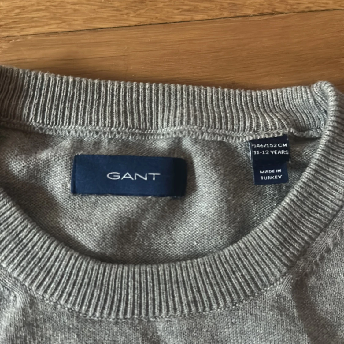 Grå tröja från GANT - 2