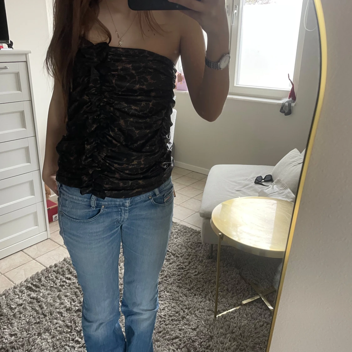 Svart tubtopp med volangdetaljer