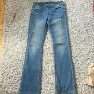 Low wasit bootcut jeans - Säljer dessa jätte fina low wasit bootcut jeansen då dom ej kommer till andvändning! Bara o hörs av sig vid frågor o funderingar 