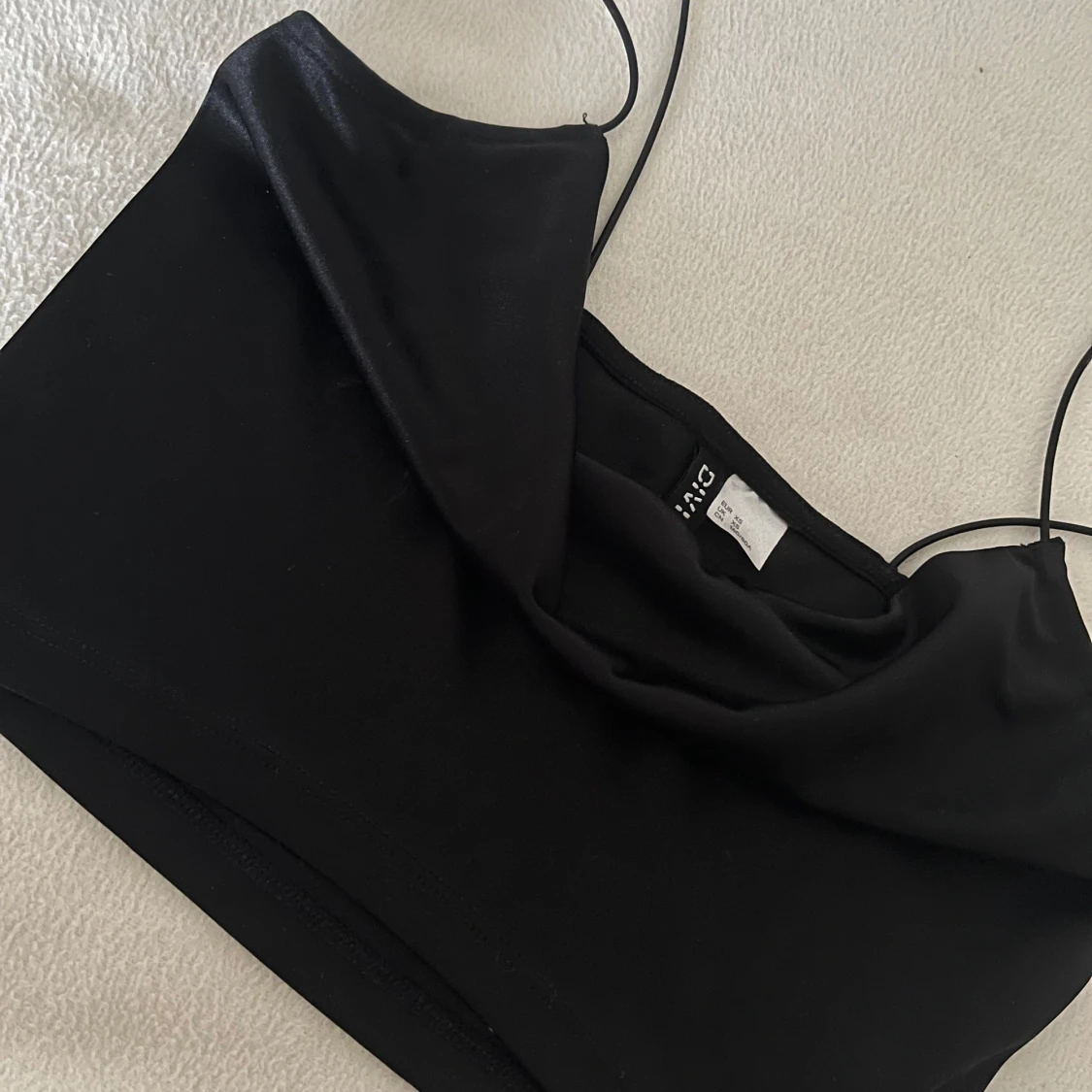 Svart croppad linnetopp från HM🖤 - 1