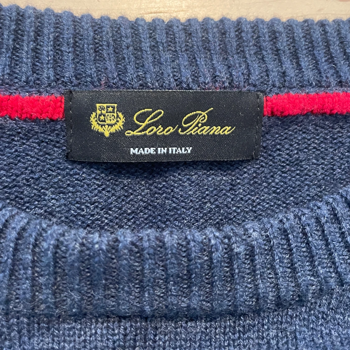 Mörkblå stickad tröja från Loro Piana