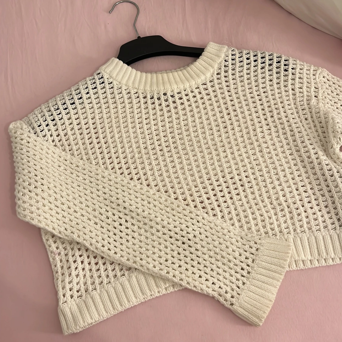 Vit croppad stickad tröja från Sister Knitwear - 1