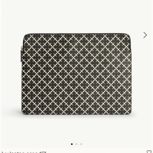 Malene Birger datorfodral - Jättefint datorfodral från by Malene Birger köpt för under ett år sen. Fortfarande bra skick och ser helt ny ut. 💓köpt för 1600