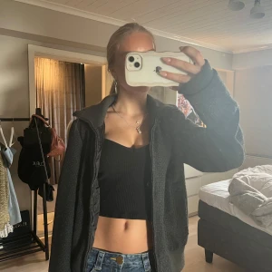 Höst jacka - Super söt lite unik höst jacka som inte kommer till användning längre. I jätte bra skick och passar till allt!! Skriv frågor om de skulle vara något!!!🩷