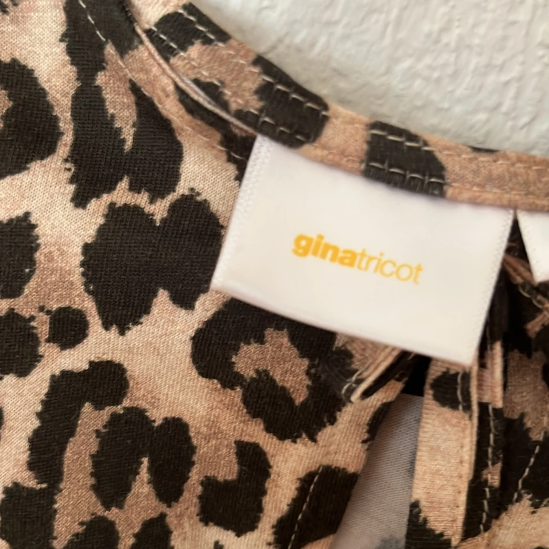 Leopardmönstrad blus från Gina Tricot - 2