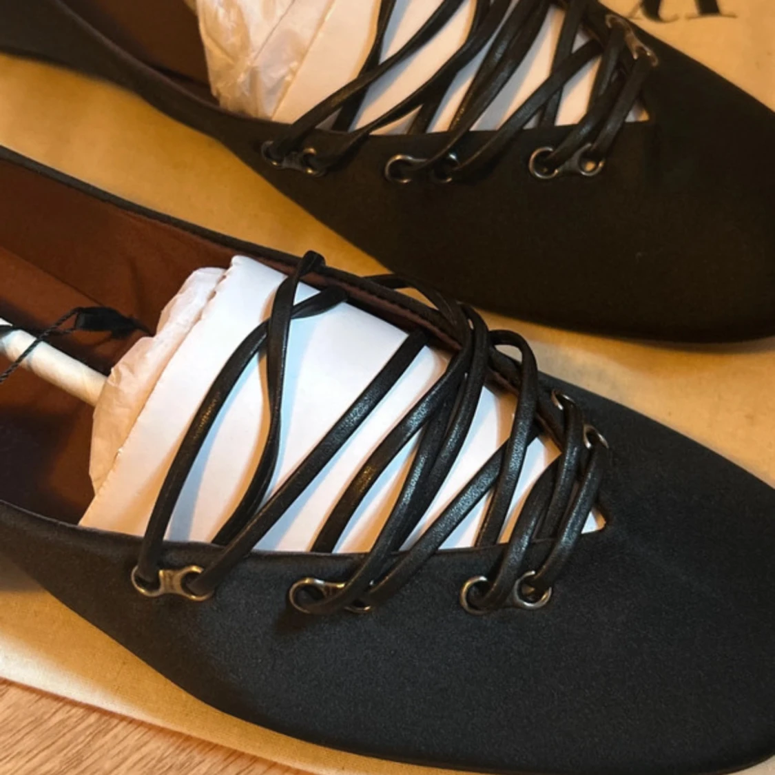 Svarta ballerinaskor med snörning från Zara - 3