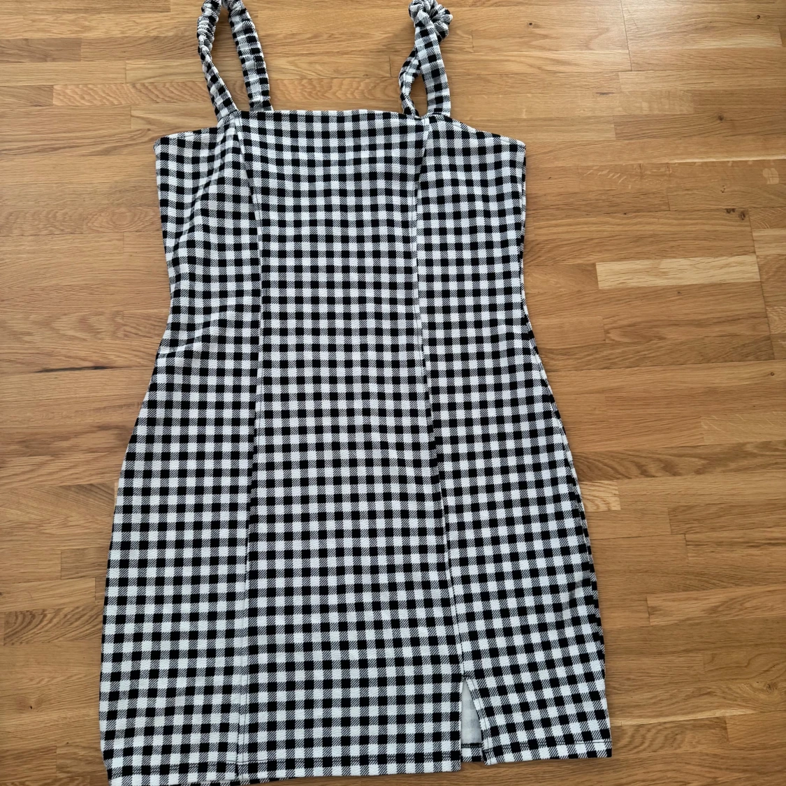 Svartvit rutig klänning H&M Divided