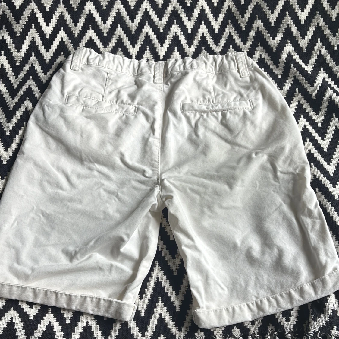 Vita bomullsshorts med justerbar midja - 1