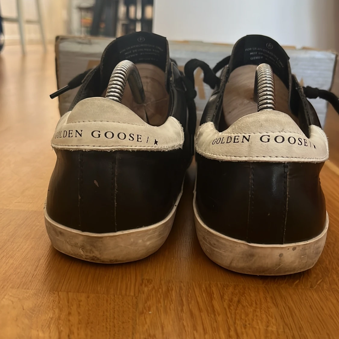 Golden Goose svarta sneakers med vit stjärna - 2