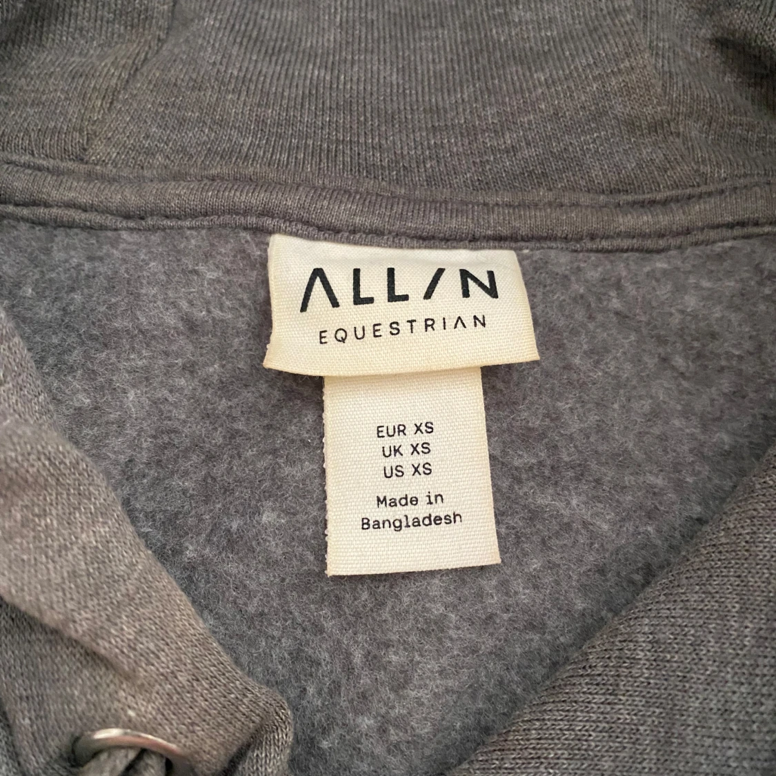 Grå hoodie med hästmotiv från ALLIN - 1
