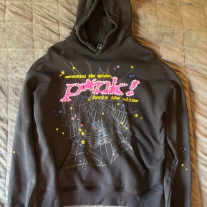 Spider Hoodie SP5R - P*NK Spider hoodie från Young Thug i storlek M
