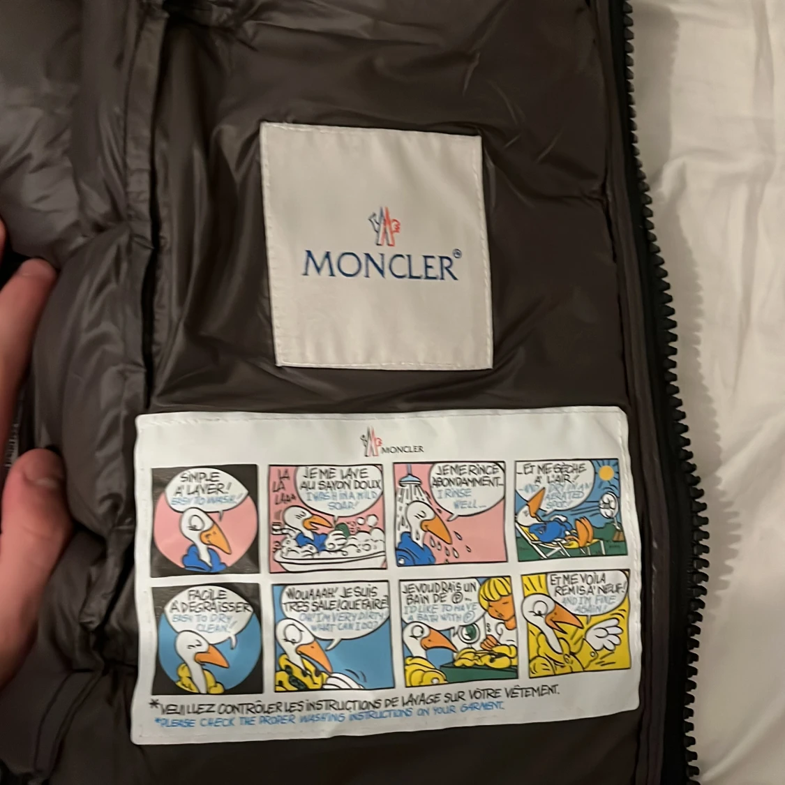 Svart dunväst från Moncler med huva - 4