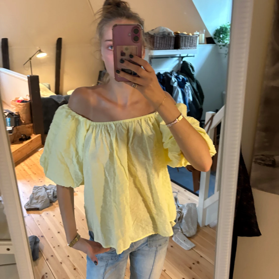 Gul offshoulder blus med puffärm - 1