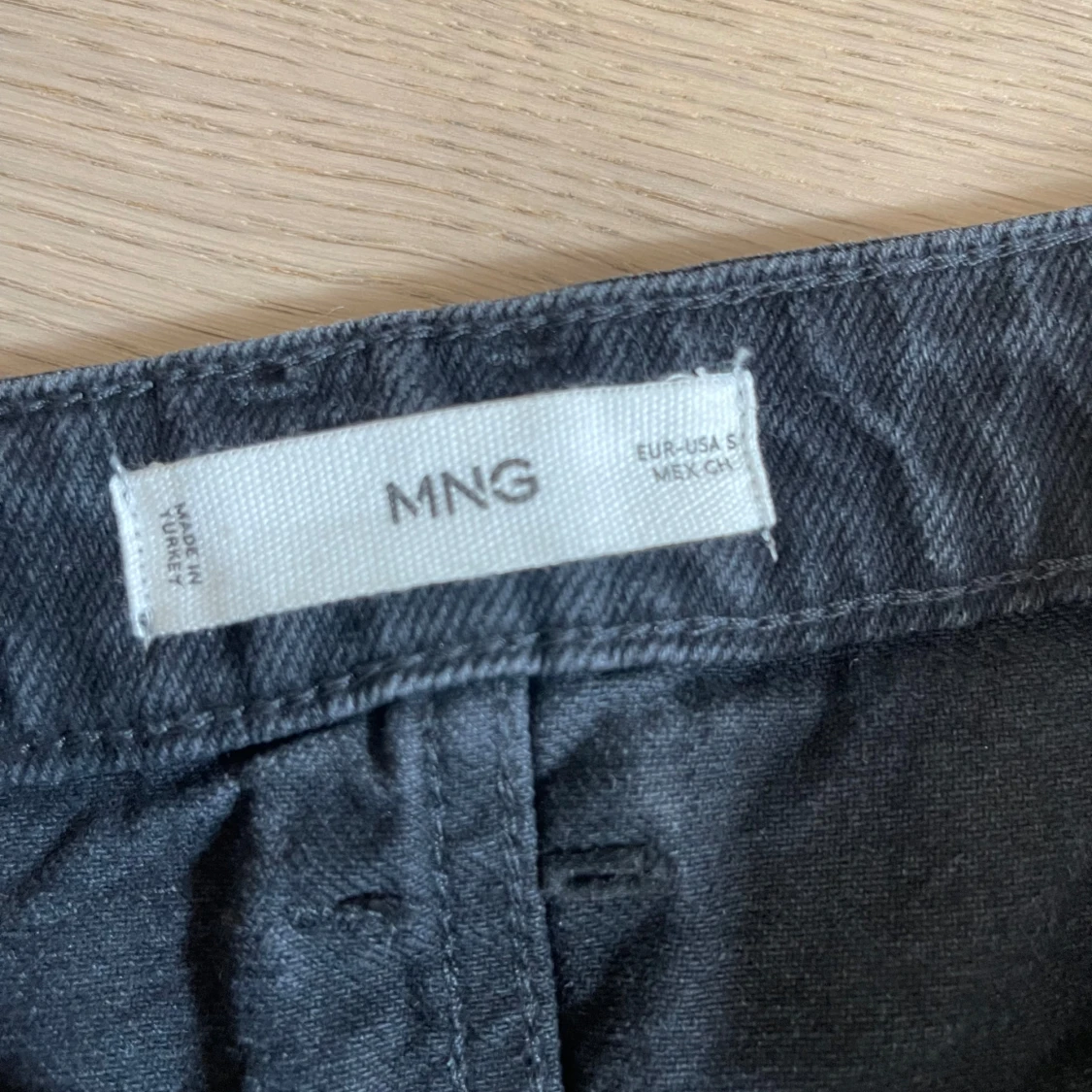 Svart jeanskjol från Mango - 2