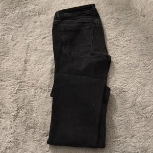 Svarta bootcut jeans  - Snygga svarta sköna jeans med bootcut😍 