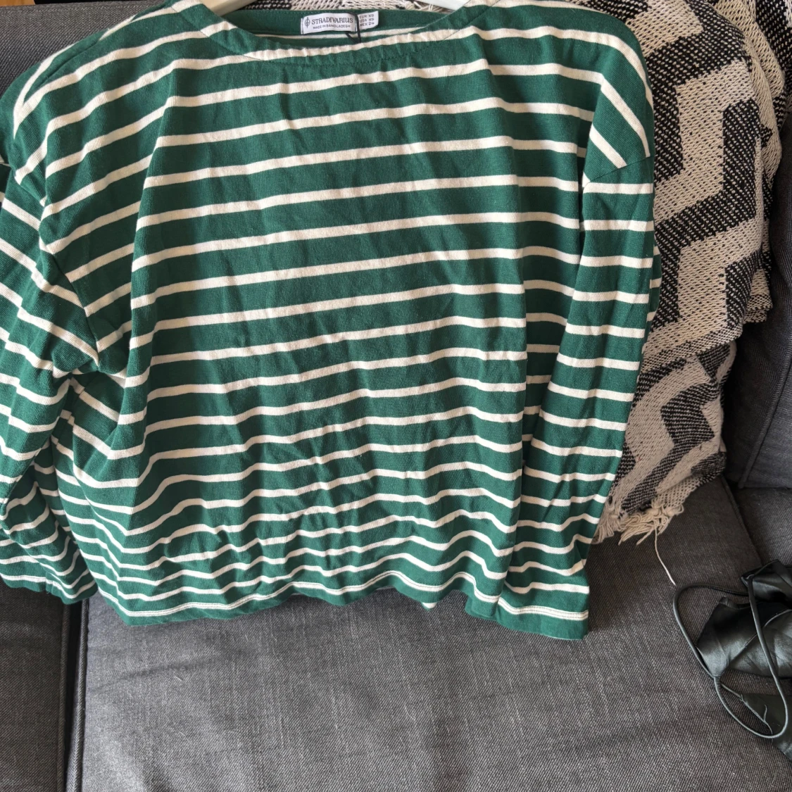 Grön och vit randig tröja Stradivarius