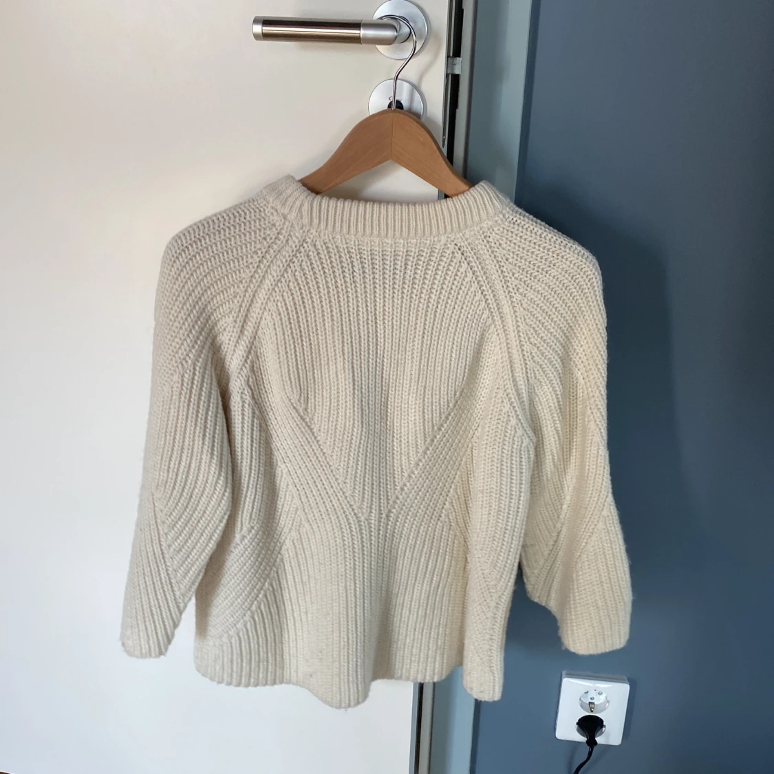 Vit trekvartsärmad stickad tröjan från Stockh Lm - 1