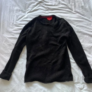 Svart syickad tröja - Svart stickad tröja