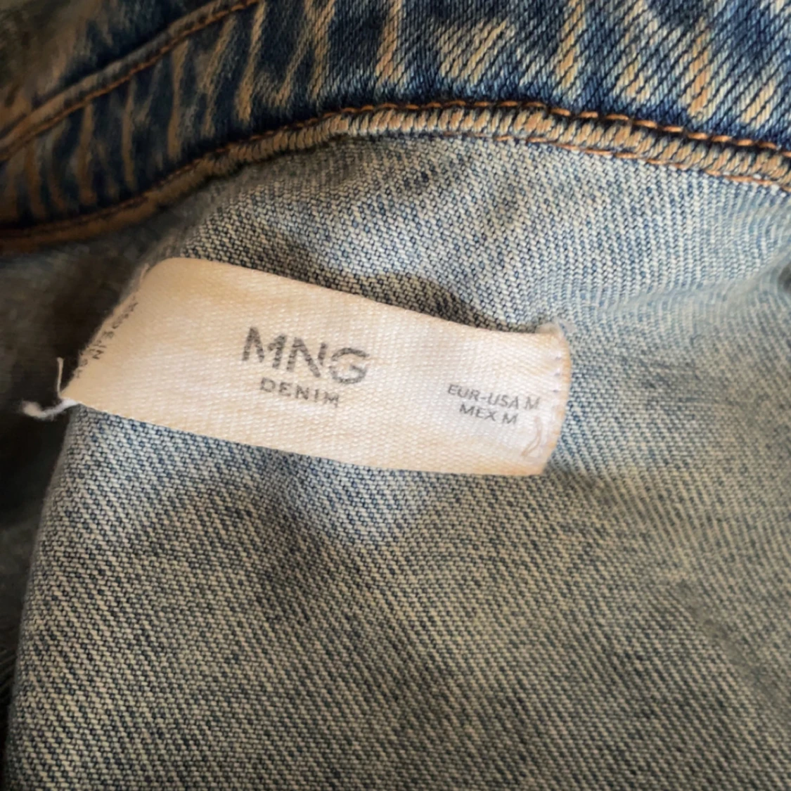 Ljusblå jeansjacka från Mango Denim - 2