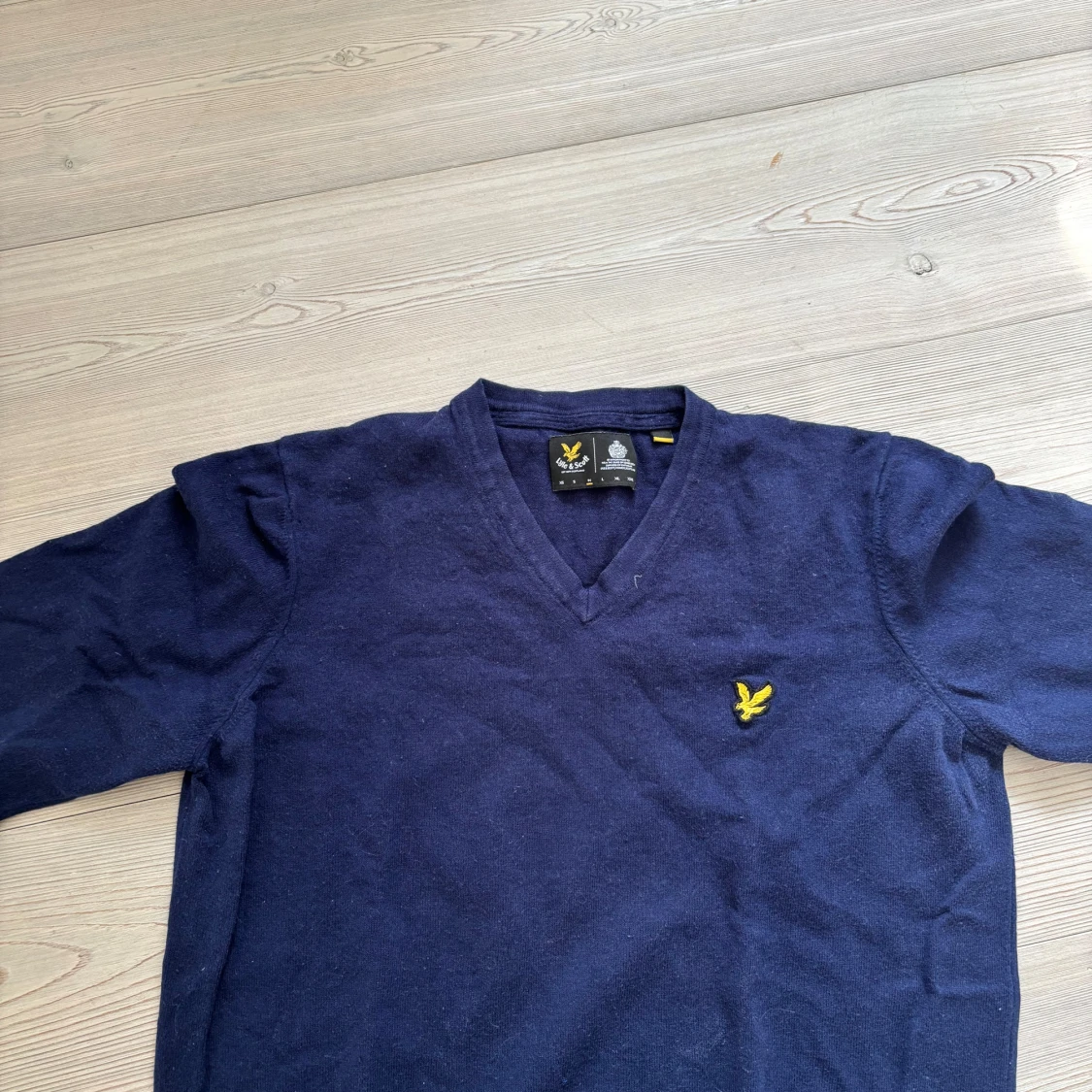 Marinblå v-ringad tröja Lyle & Scott - 1