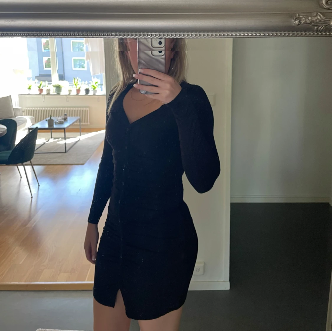 Svart v-ringad kortklänning