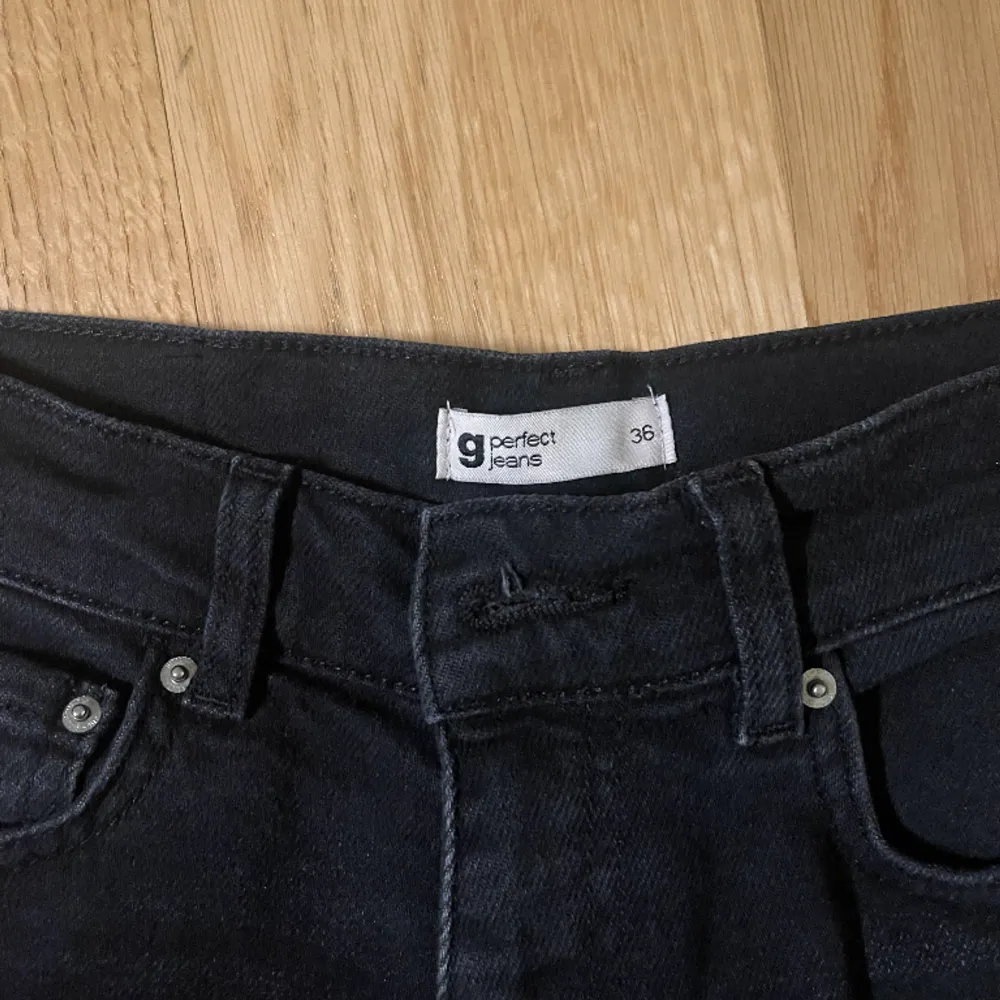 Svarta jeans från Gina Tricot, helt oanvända... Jeans & Byxor.