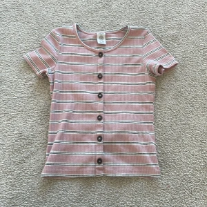 Lindex tröja ❤️ - Jätte fin Lindex tröja som är i st 128-7-8 år , säljer den pga att den är för liten för mig ❤️